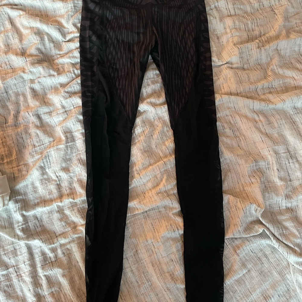 Alo Yoga Black Leggings with Mesh